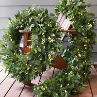 Couronne extérieur de cyprès à baies blanches